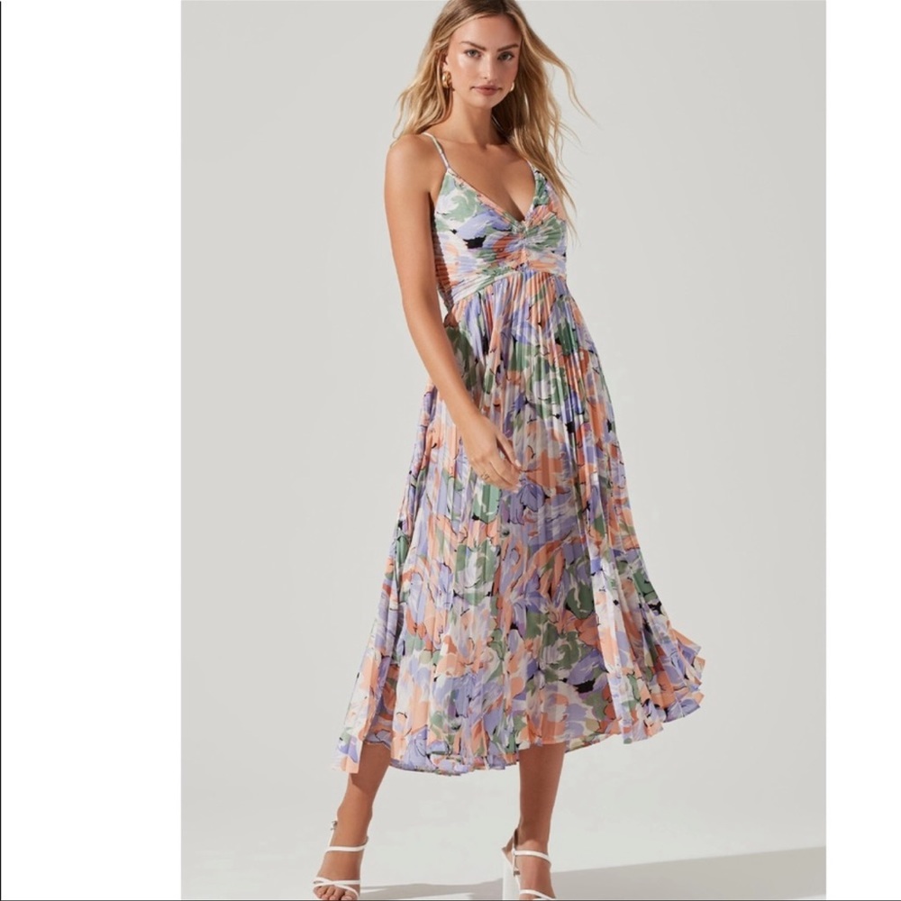 ASTR The Label Blythe Floral Plisse Midi Dress